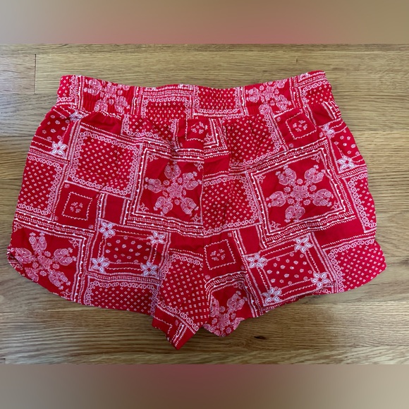 Mossimo Red Patterned Women’s Shorts Size Small - Picture 2 of 5